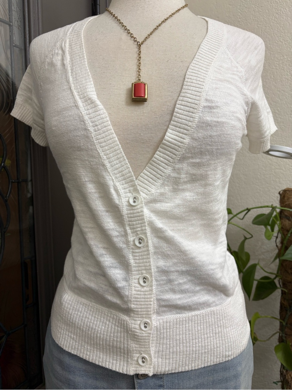 Mossimo Supply Co. White Short-Sleeve V-Neck Button Front Cardigan